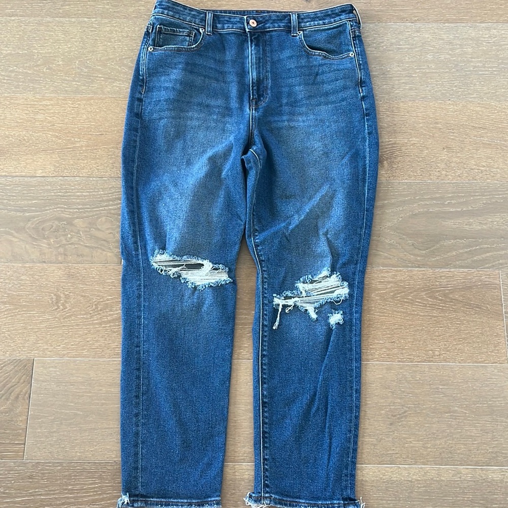 American Eagle Distressed Stretch Mom Jeans size 14